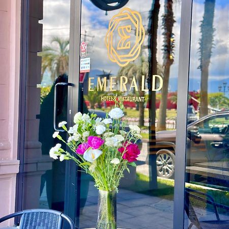 Emerald Hotel バトゥーミ エクステリア 写真